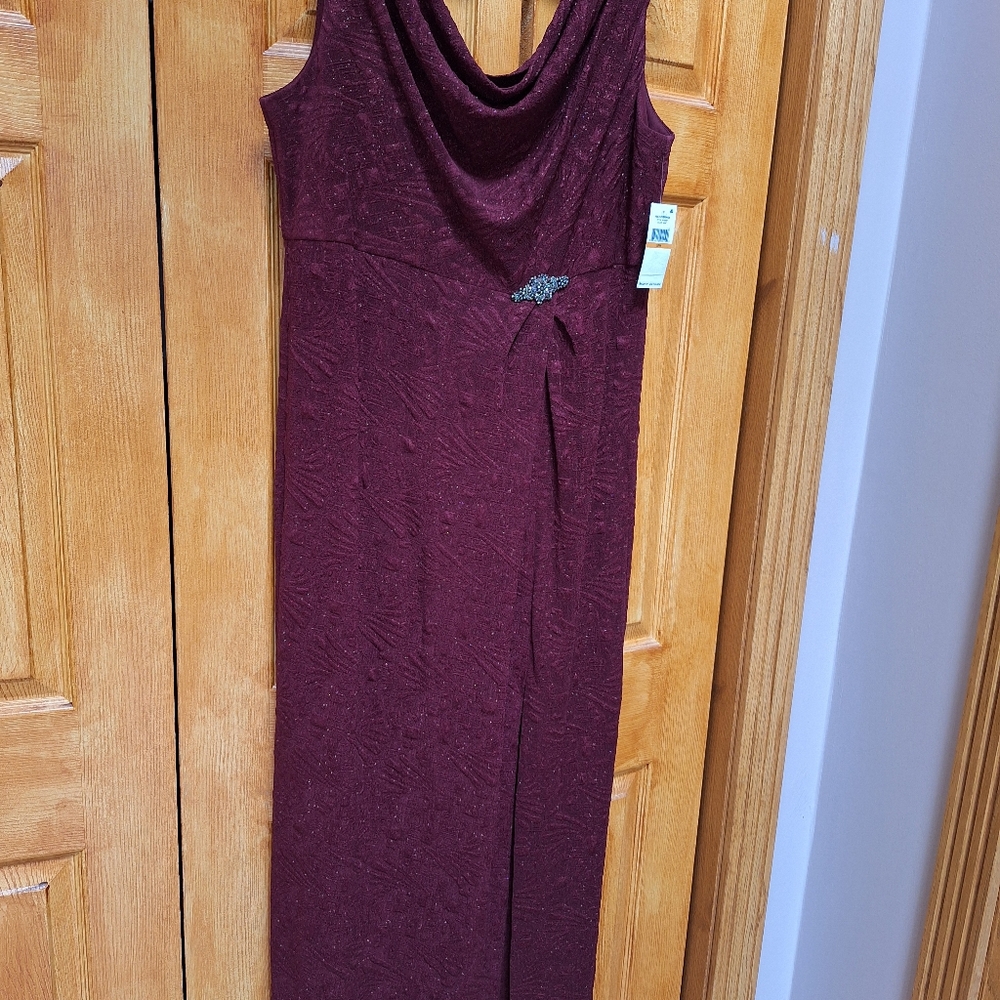 Elegant Burgundy Sleeveless Dress